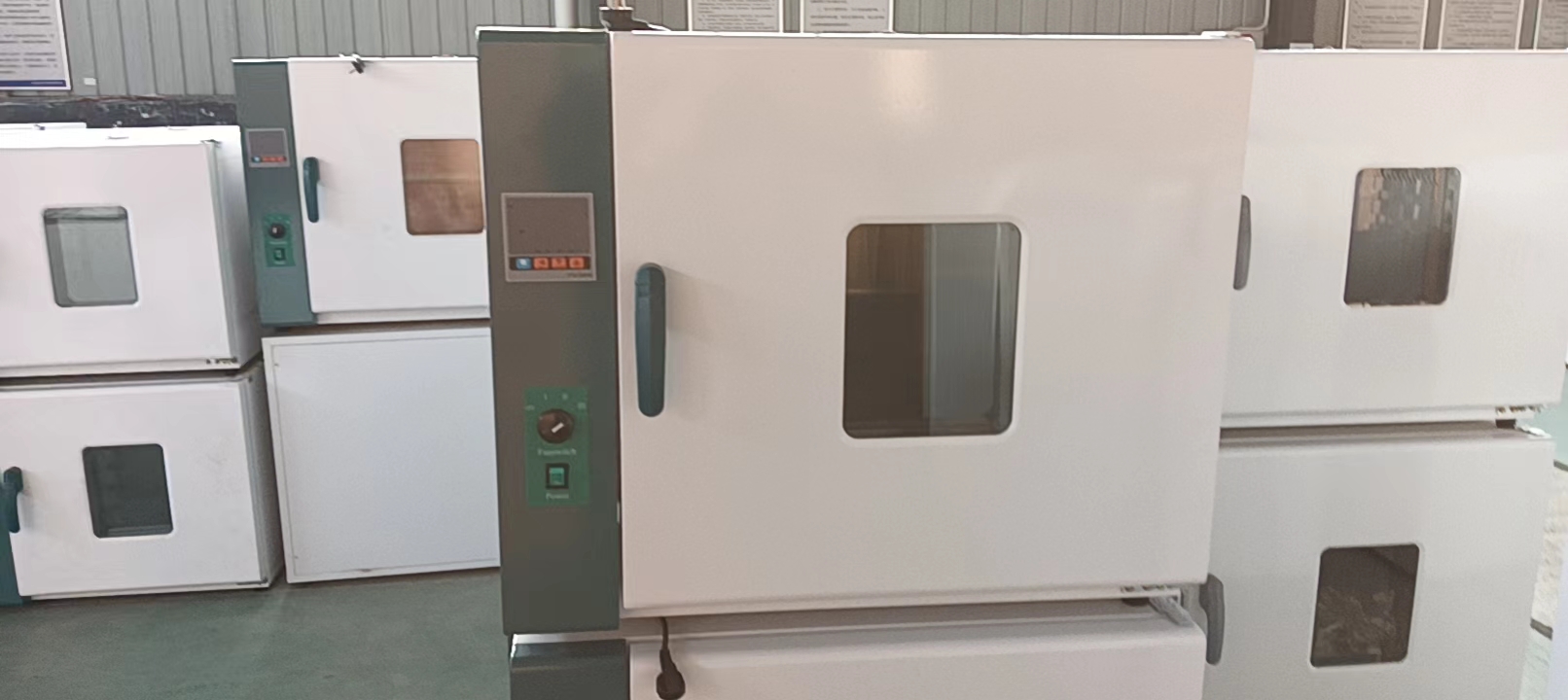 电热鼓风干燥箱